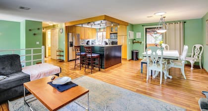 3 Mi to U of O Pet-friendly Home w/ Covered Deck!