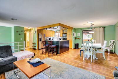 3 Mi to U of O Pet-friendly Home w/ Covered Deck!