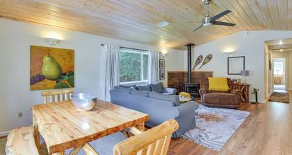 Gateway to Yosemite: Group-friendly Groveland Home