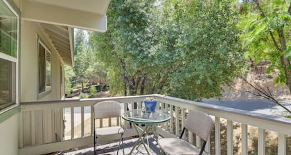 Gateway to Yosemite: Group-friendly Groveland Home