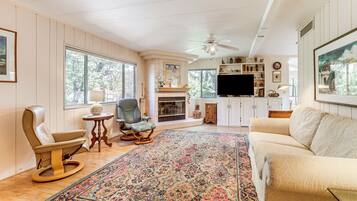 House (2 Bedrooms) | Interior