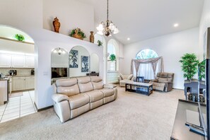 House (3 Bedrooms) | Interior