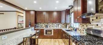 Pet-friendly Retreat w/ Fenced Yard in Aurora