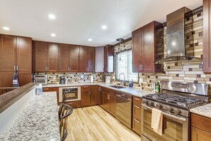 House (3 Bedrooms) | Interior
