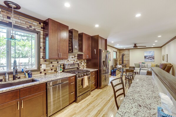 House (3 Bedrooms) | Interior - Pet-friendly Retreat w/ Fenced Yard in Aurora (Aurora)