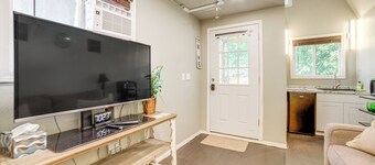 Cozy Tiny Home: 1 Mi to The Village at Meridian