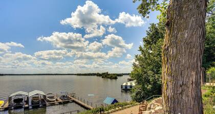 Lake Access & Community Pool: Cozy Condo in Mound