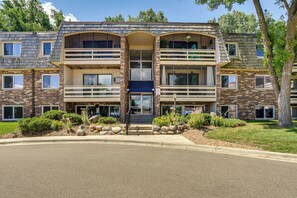 Apartment (2 Bedrooms) | Interior - Lake Access & Community Pool: Cozy Condo in Mound (Mound)