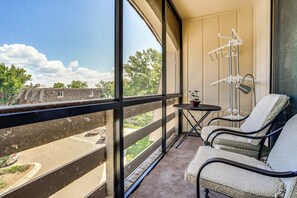 Apartment (2 Bedrooms) | Interior - Lake Access & Community Pool: Cozy Condo in Mound (Mound)