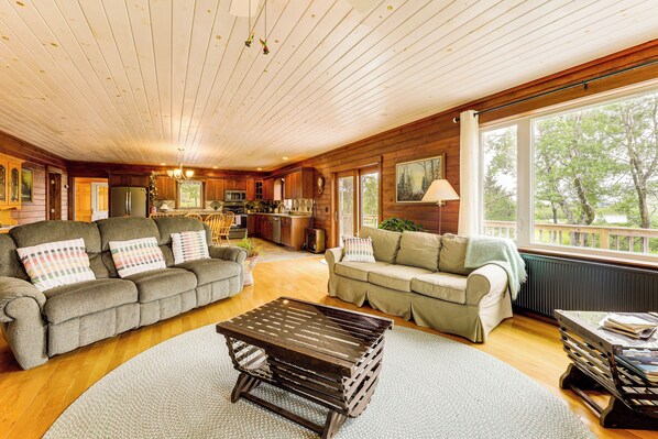 House (2 Bedrooms) | Interior