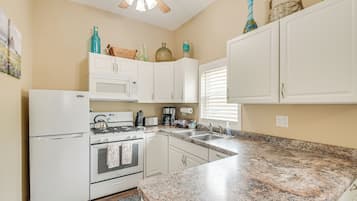 Cottage (2 Bedrooms) | Interior