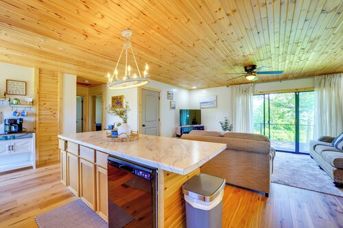 Near Table Rock Lake: Family Home w/ Deck & Views