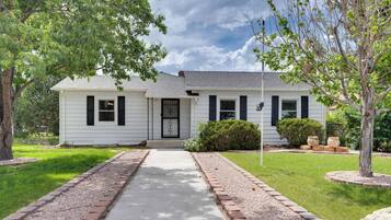 House (4 Bedrooms) | Front of property