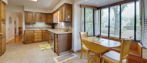 Rumah (4 Bedrooms) | Interior