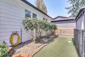 Apartment (0 Bedroom) | Interior - 2 Mi to Dtwn Forest Grove: Quiet Studio w/ Yard (Forest Grove)