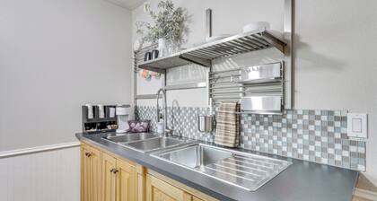 2 Mi to Dtwn Forest Grove: Quiet Studio w/ Yard
