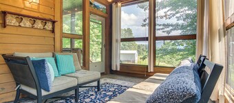 Wraparound Porch w/ Views: Blue Ridge Mtn Gem!