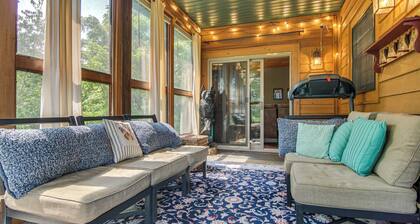 Wraparound Porch w/ Views: Blue Ridge Mtn Gem!