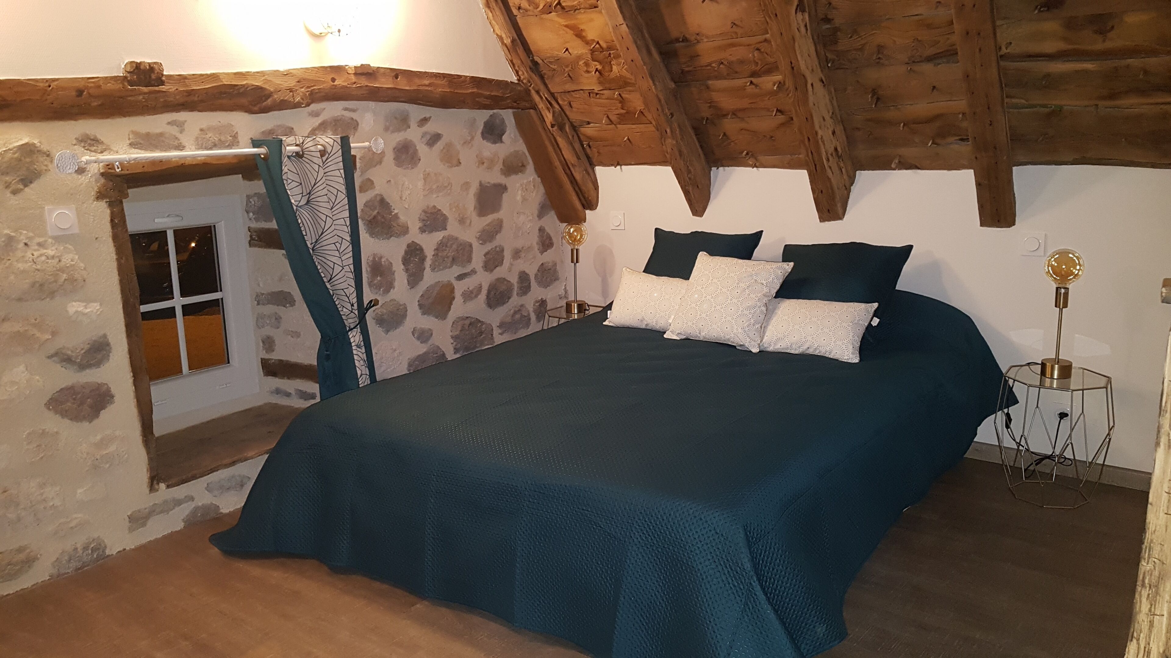 1 camera, ferro/asse da stiro, Wi-Fi