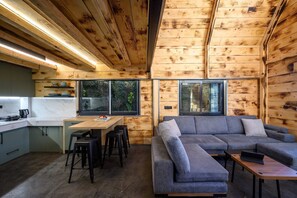 Casa, para fumadores | 2 habitaciones, escritorio y internet 