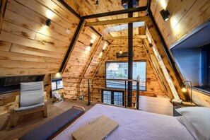 Hus - rökare | 2 sovrum, skrivbord och internet