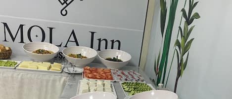 Free daily buffet breakfast