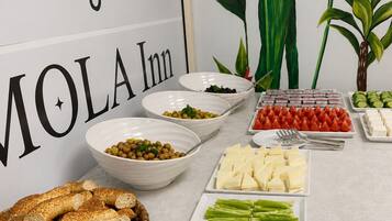 Free daily buffet breakfast