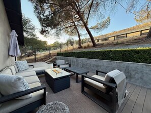 Terrace/patio - Private ranch w/2 decks, fire pit, walk to downtown! (Paso Robles)
