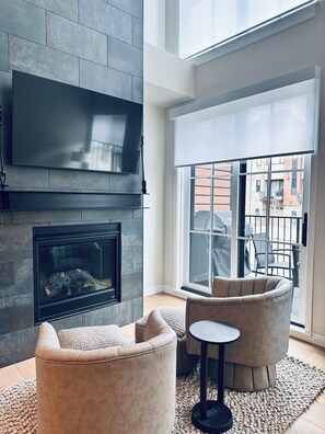 TV, fireplace