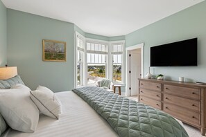 4 bedrooms, desk, iron/ironing board, free WiFi