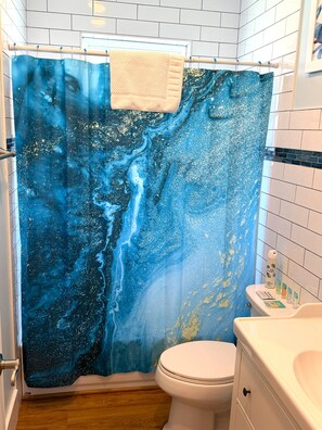 Shower, hair dryer, towels, soap - Sandy Dreams, 2-bedroom dog-friendly duplex in Garden City w/fenced yard (Murrells Inlet)