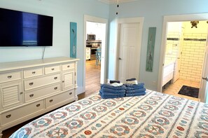 2 bedrooms, iron/ironing board, WiFi, bed sheets - Sandy Dreams, 2-bedroom dog-friendly duplex in Garden City w/fenced yard (Murrells Inlet)