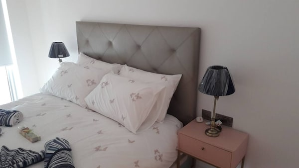 One Bedroom Ocean Village Apt - Gibraltar