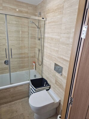 Apartment, 1 Schlafzimmer, barrierefrei | Badezimmer