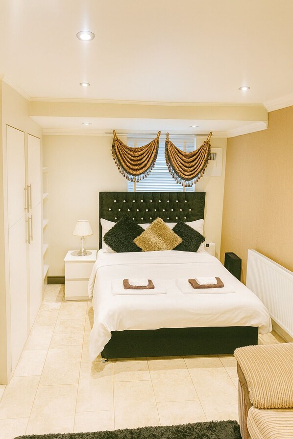 مكتب ومساحة عمل للكمبيوتر المحمول وواي فاي مجانًا