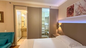 Executive Studio | Desk, laptop workspace, blackout drapes, soundproofing