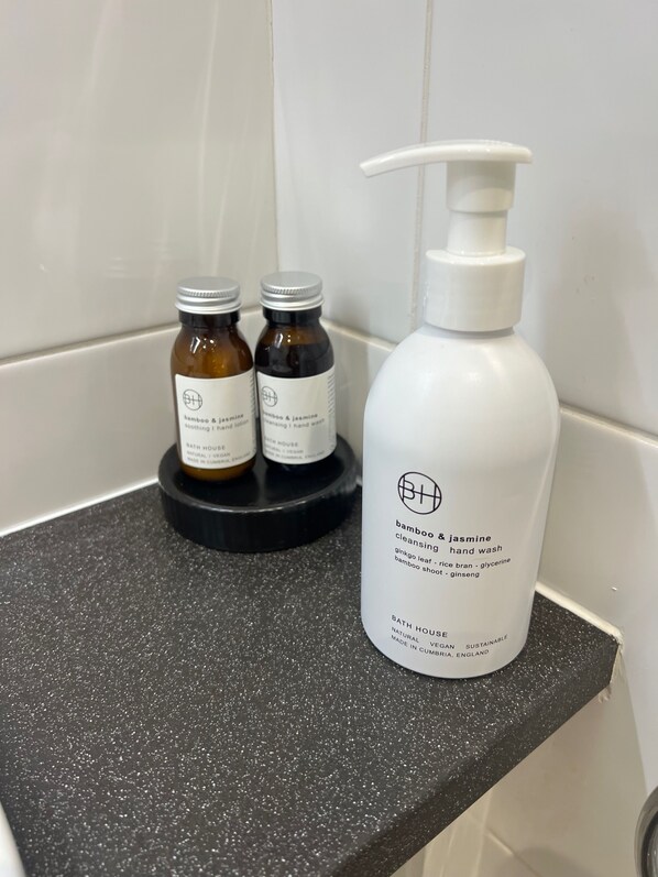 Shower, hair dryer, towels