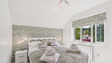 2 bedrooms, iron/ironing board, free WiFi, bed sheets