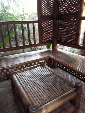 Room, 3 Bedrooms, Accessible, Smoking | Living area