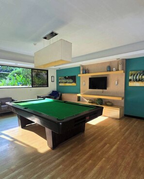 Room, 2 Bedrooms, Accessible | Game room