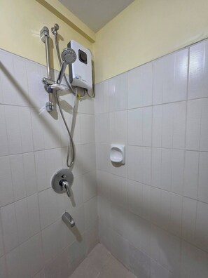 Room, 2 Bedrooms, Accessible | Bilik Mandi
