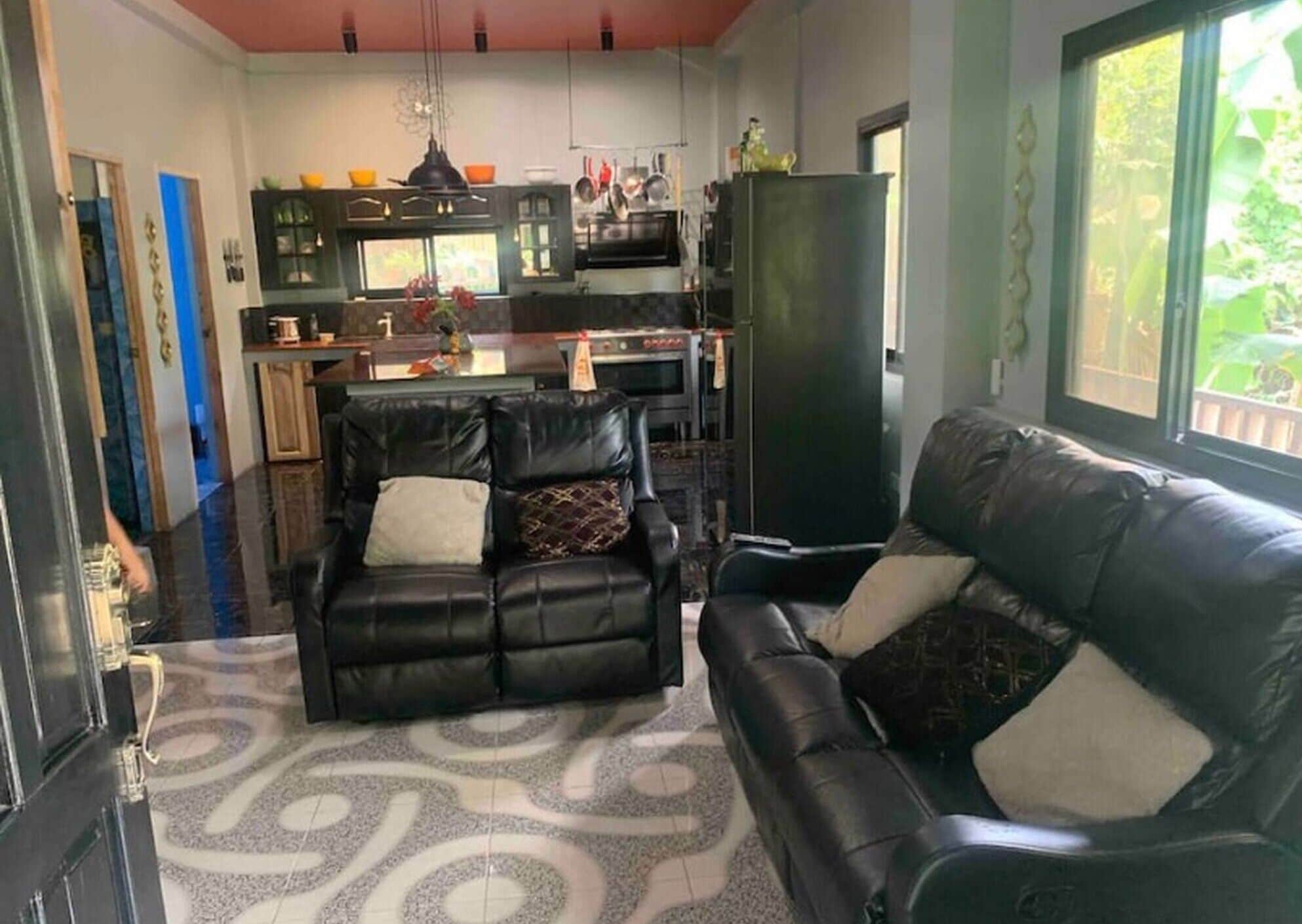 House, 2 Bedrooms, Smoking, Balcony | Living room