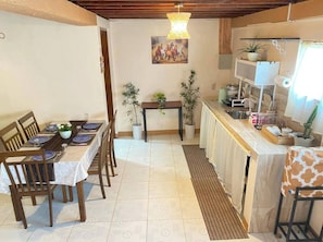 House, 2 Bedrooms, Smoking, Balcony | Dining room