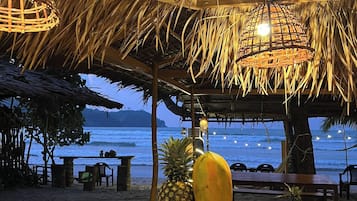 House, 2 Bedrooms, Smoking, Balcony | Outdoor dining