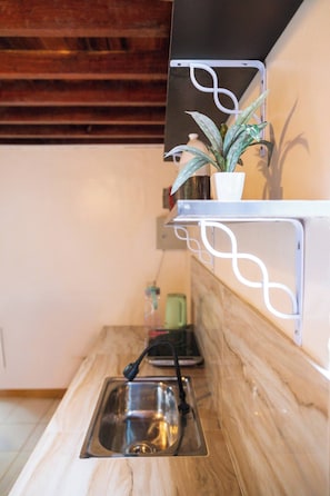House, 2 Bedrooms, Smoking, Balcony | Private kitchen