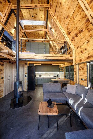 Fernseher, Kamin, Stereoanlage