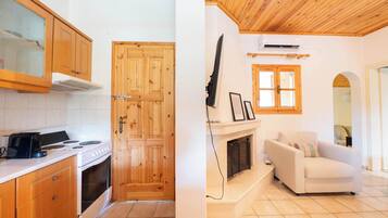 Fridge, stovetop, coffee/tea maker, toaster