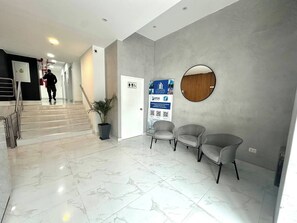 Apartment, 1 Bedroom, Accessible, Private Pool | Lobby
