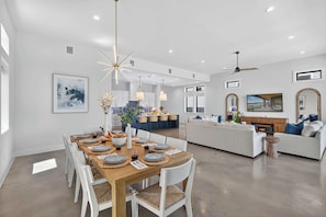 Dining - Oaks Sunset II | Concierge Services (Kingsland)