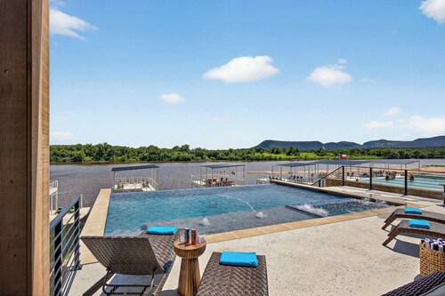 Oaks Sunset II | Concierge Services